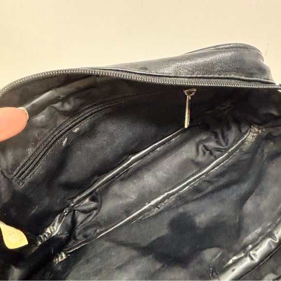 BROOKSTONE Men’s Black Leather Double Compartment Toiletry Dopp Bag 8” X 4” X 4” - Picture 7 of 9